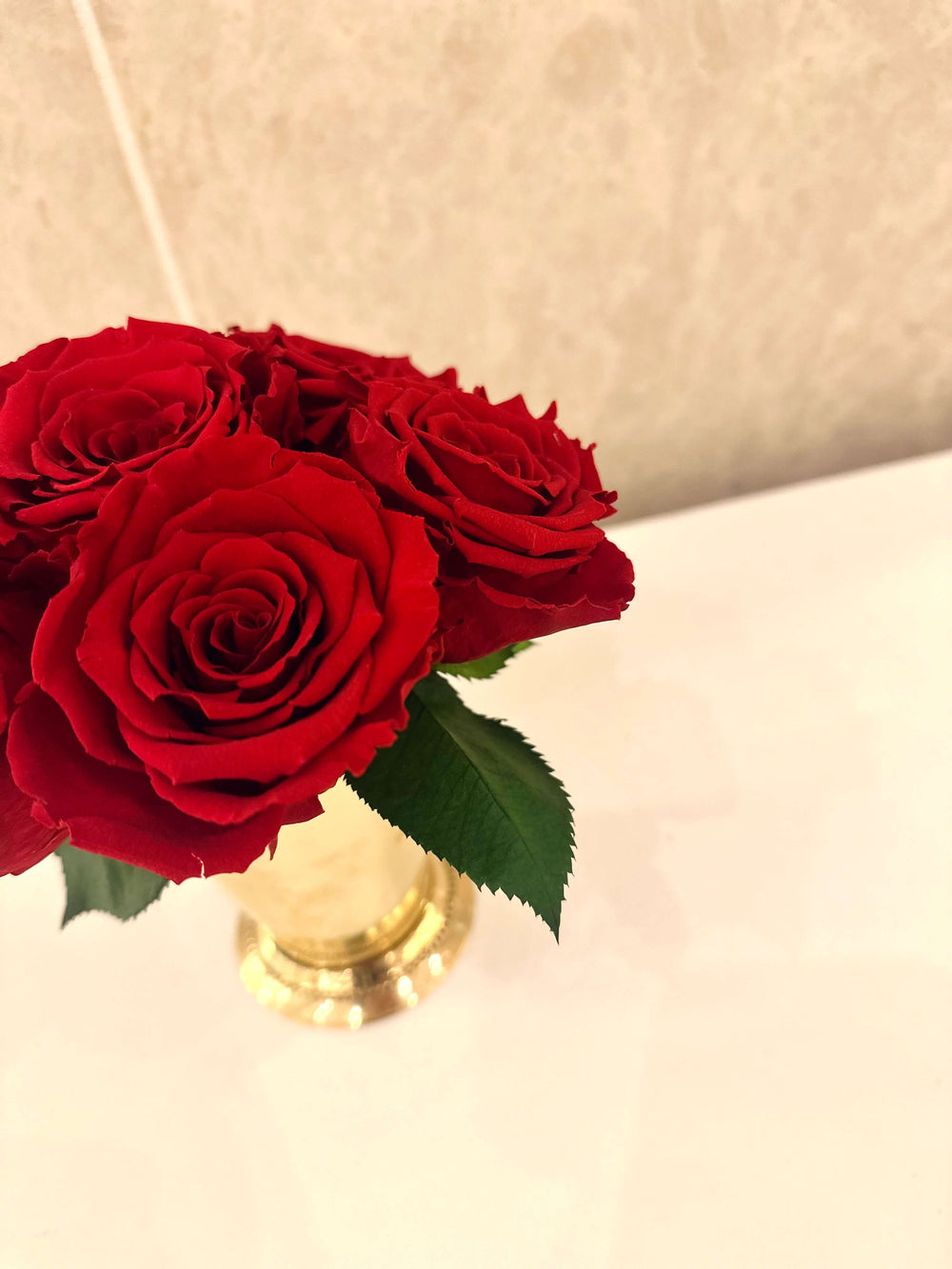 JULEP CUP ARRANGEMENT WITH PRESERVED ROSES